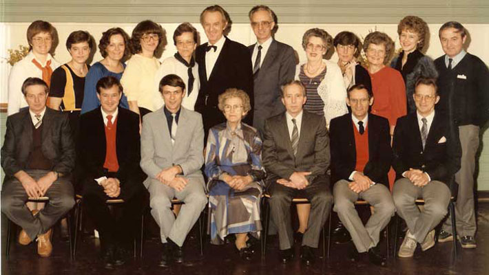 Mor og alle os søskende til Esthers 60 års fødselsdag i 1985.
		Far døde i januar 1985.